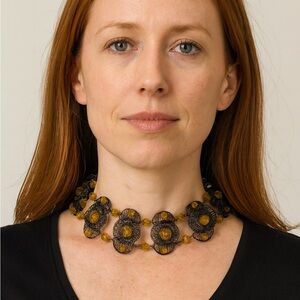 1970s VINTAGE BEADED WIRE WOVEN CHOKER!